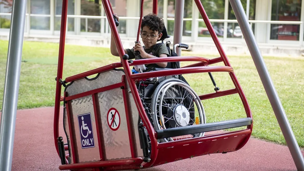 Balançoire pour fauteuil roulant