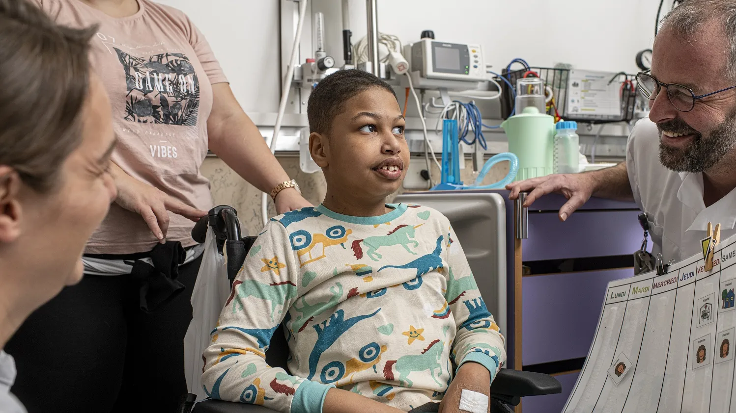 jeune garçon et équipe