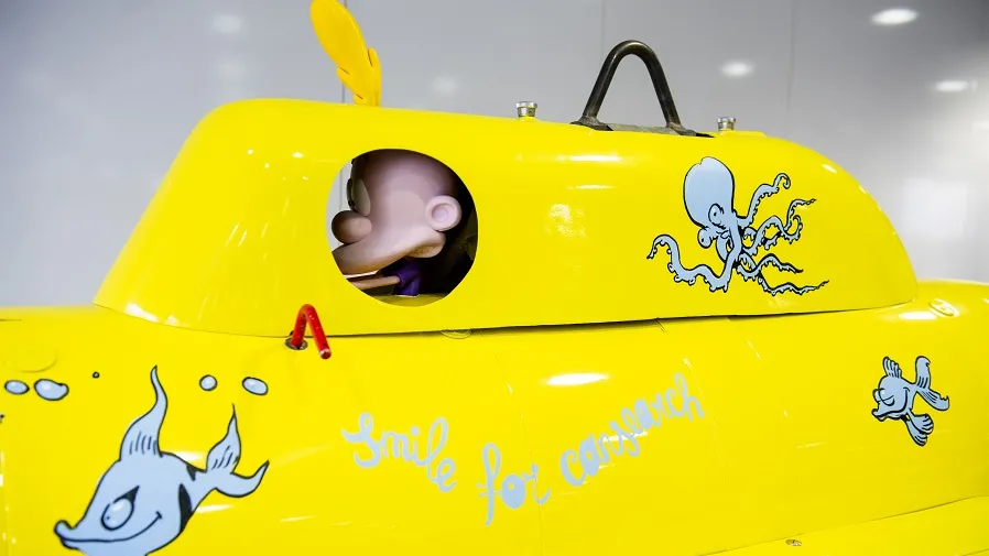 Inauguration du sous-marin Smile for CANSEARCH offert aux HUG