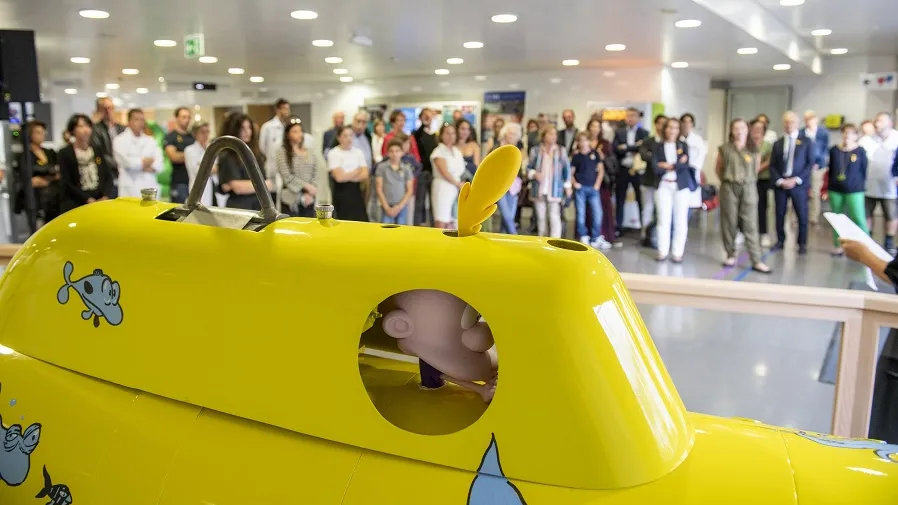 Inauguration du sous-marin Smile for CANSEARCH offert aux HUG