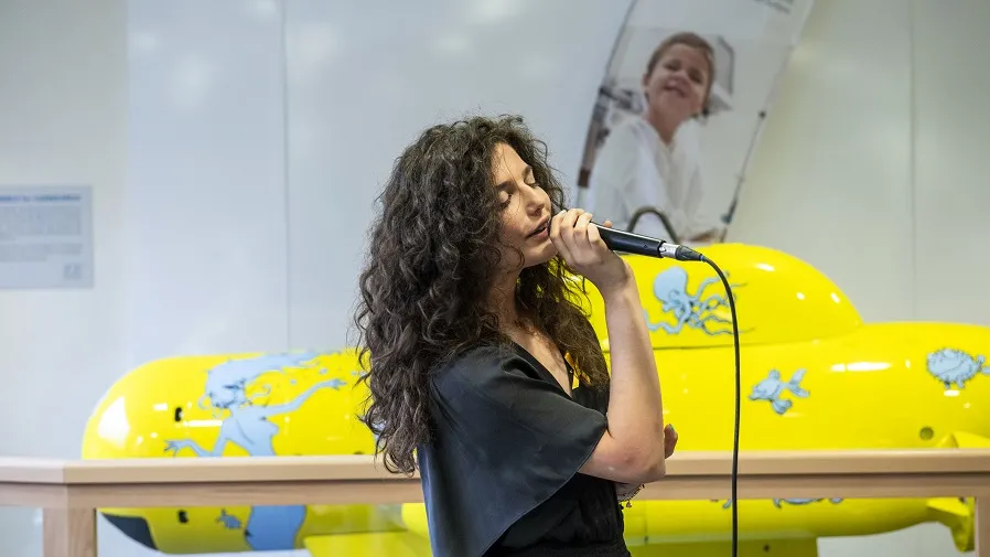 Noa R. chanteuse et ambassadrice de la Fondation CANSEARCH